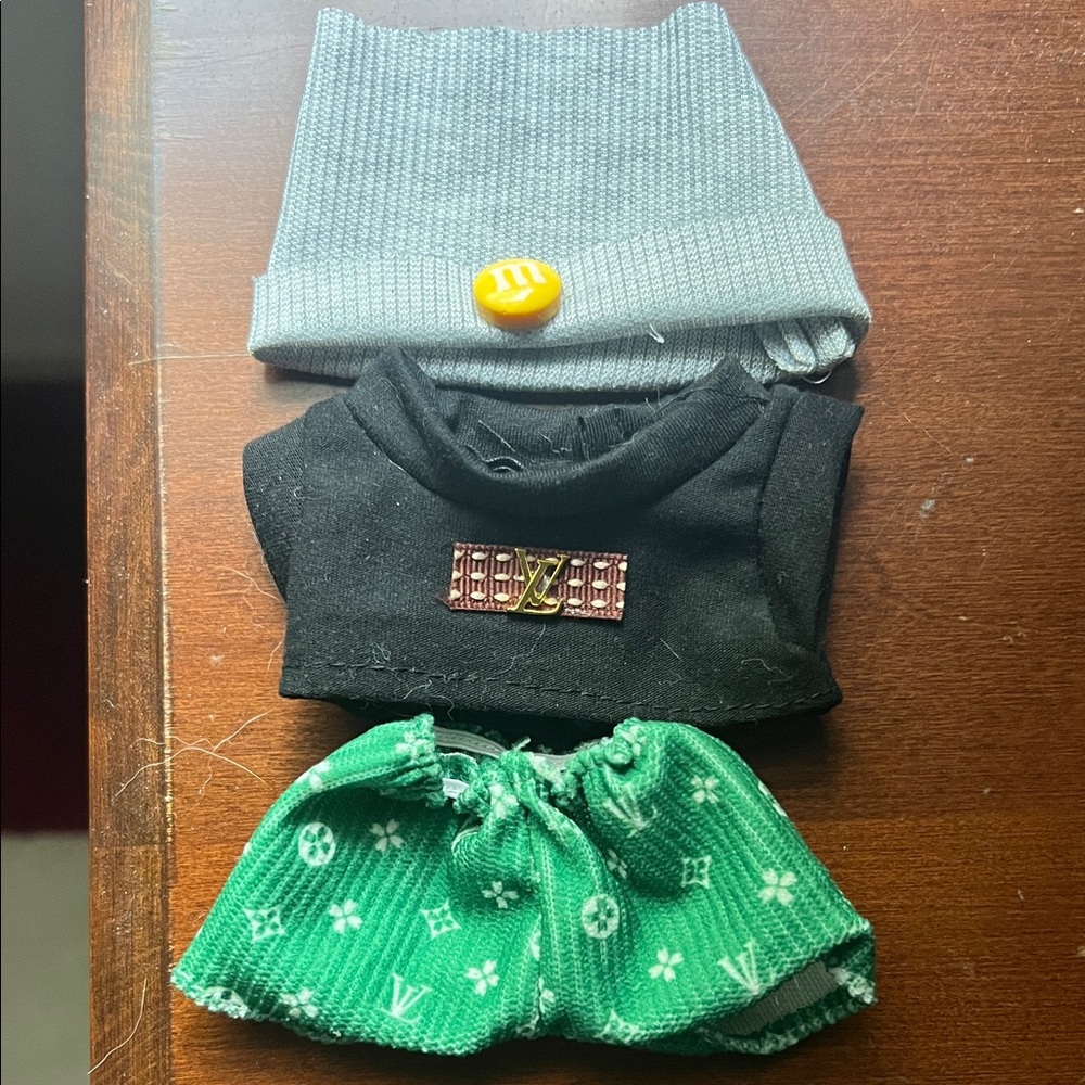 Stylish Black and Green Women's Accessory Set